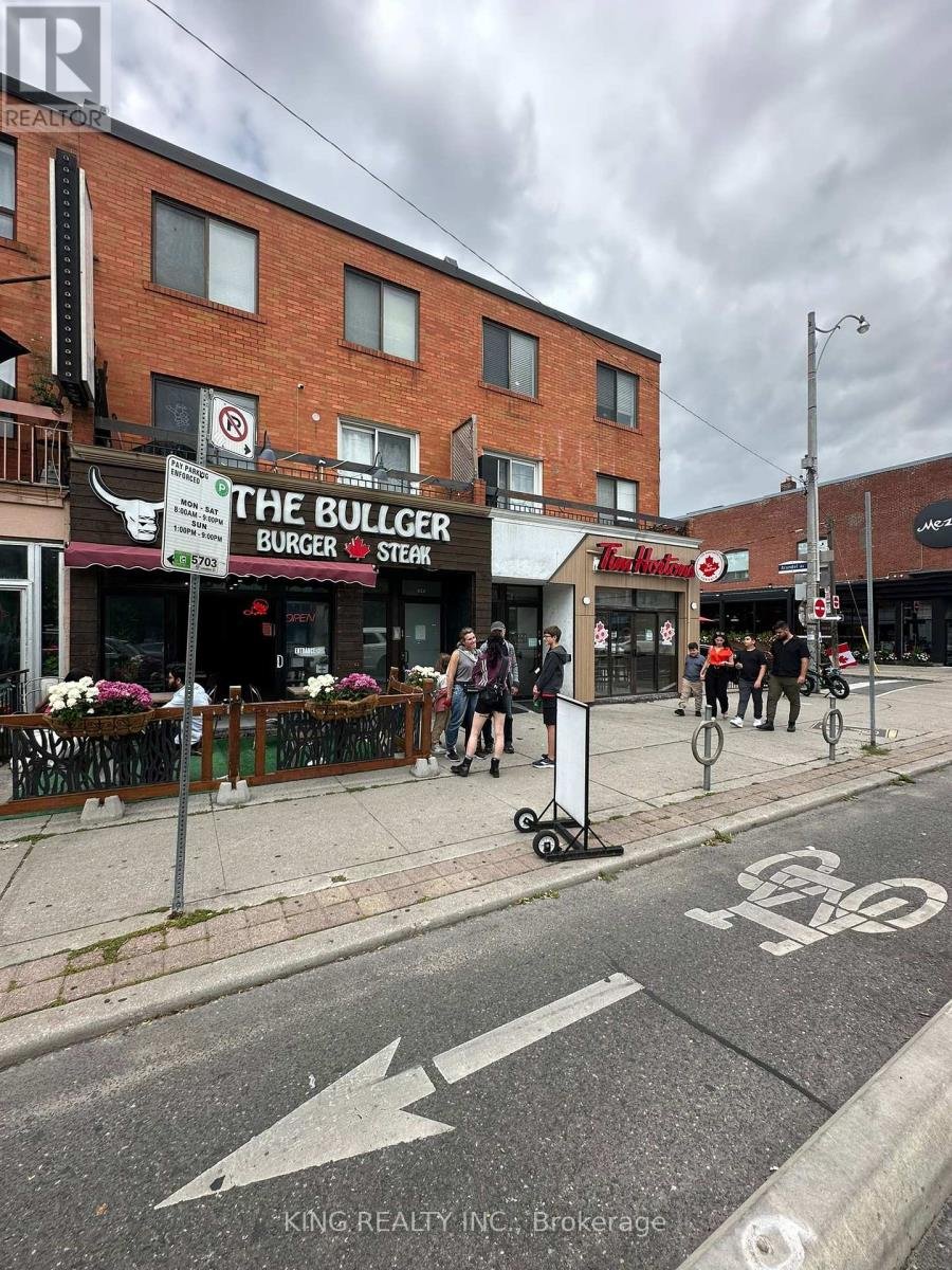 Spacious Restaurant on the Danforth — 424 Danforth Avenue