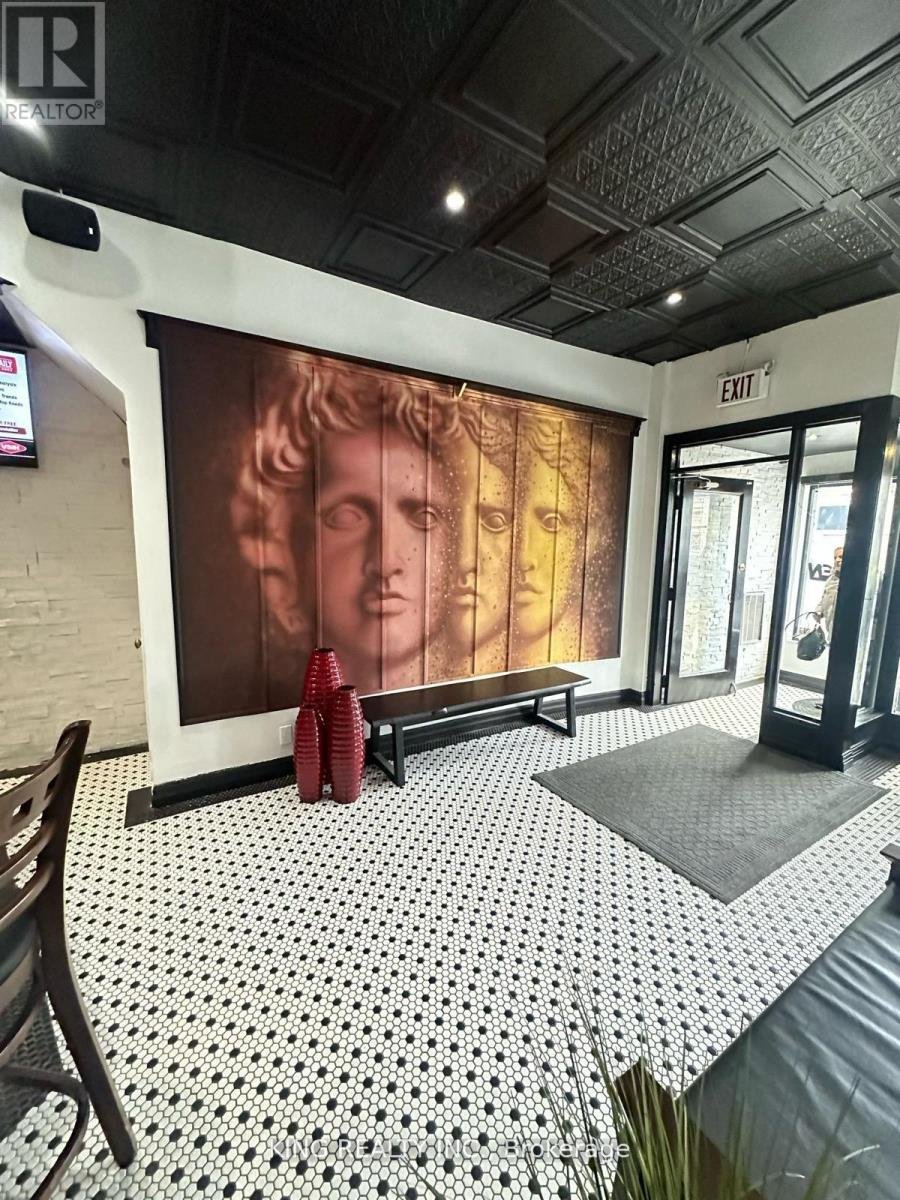 Midtown Restaurant — 3185 Yonge Street